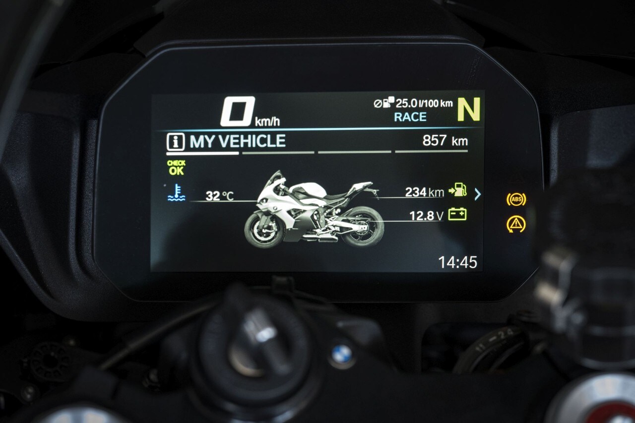 DueruoteTG #238 - Abbiamo guidato in pista la BMW che corre in SBK! 